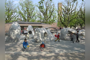 Vorschaubild_Spielplatz Oekolampad_Abwechslungsreicher Kinderort unter Bäumen im Iselin-Quartier._VisitLocals