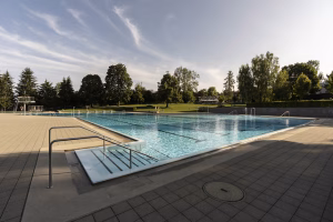 Vorschaubild_Freibad Rotmonten_Sommerliches Badevergnügen mit Ausblick auf St. Gallen_VisitLocals