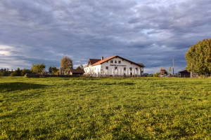 Vorschaubild_Auberge du Peu-Péquignot_Traditionelle Küche und gemütliche Studios im Jura_VisitLocals
